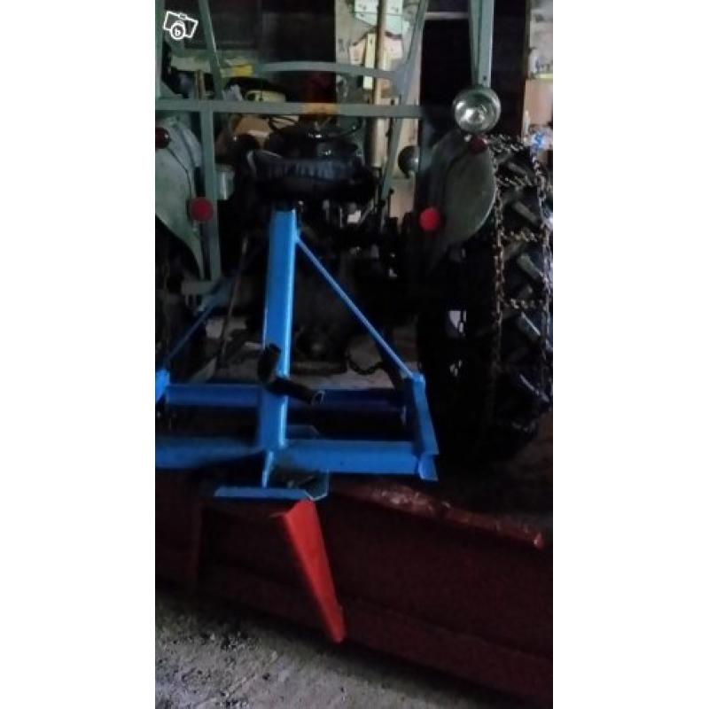 Traktor Grålle Ferguson Tea -53 med tillbeh