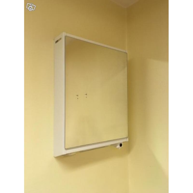 Två st spegelskåp / badrumsspegel